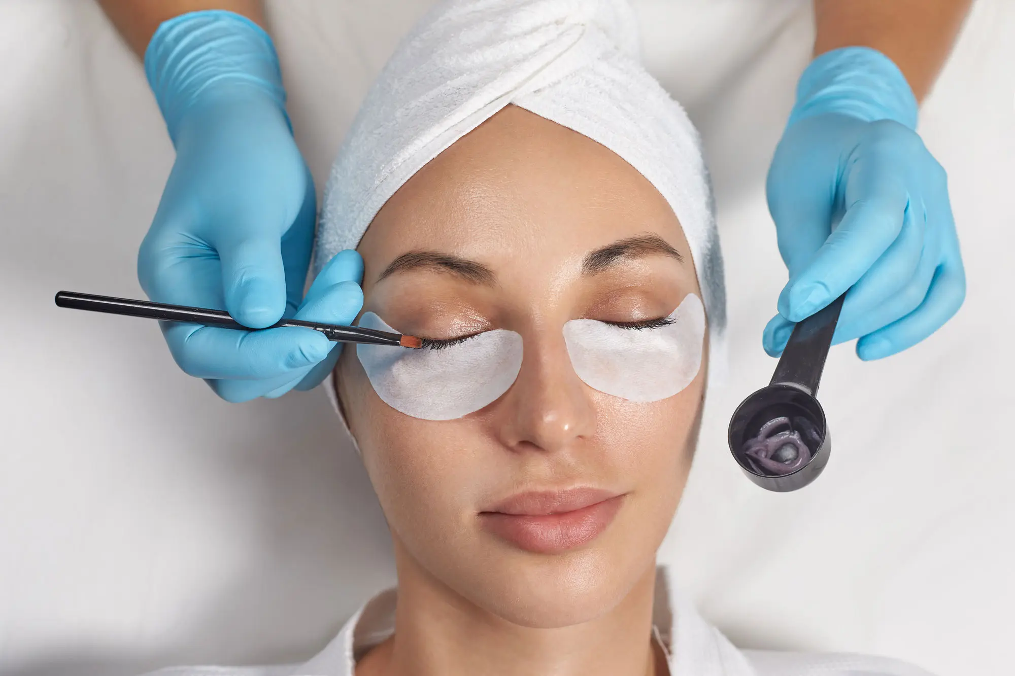 atelier lash lift henna workshop